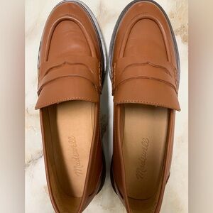 Madewell “The Vernon” Women’s Leather Loafers
Color - Dried Maple